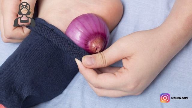 Она ПОЛОЖИЛА лук в носки на ночь, а на утро ПОРАЗИЛАСЬ результату! смотреть онлайн