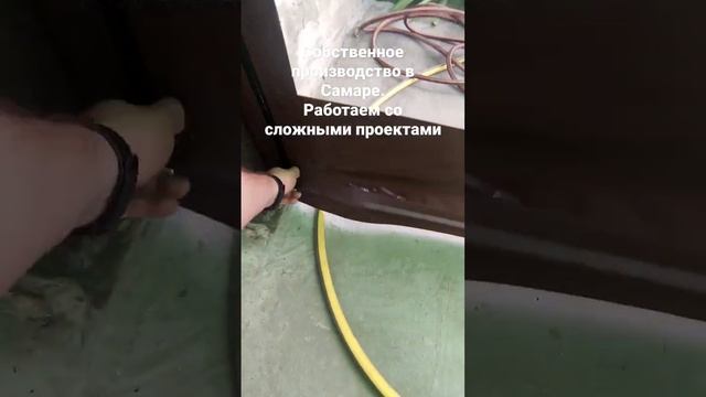 Большой навес с панорамными окнами.Установка на металл, у забора по одной молнии в каждую сторону смотреть онлайн