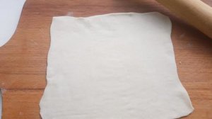 Слойки с рикоттой из готового теста