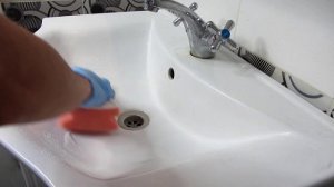 Как ОТМЫТЬ РАКОВИНУ В ВАННОЙ от налёта и желтизны до блеска. Использую дешевое самодельное средство