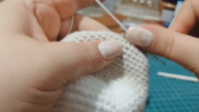 Мастер-класс, вяжем пряничного человечка крючком.Часть 2