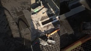 Замена напольного доводчика MAB