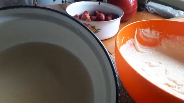 Нежный бананово-клубничный чизкейк смотреть онлайн