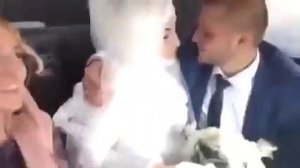 Нетипичная Махачкала Невеста в хиджабе поцеловалась прямо на свадьбе