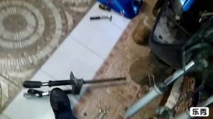 Как поставить 12 колеса на Ямаху Джог. Сложности установки "чинаходовки".