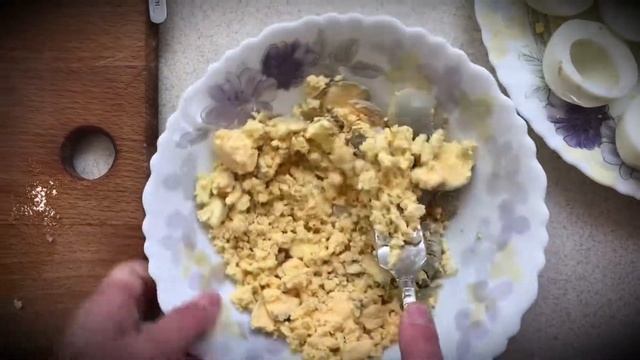 Фаршированные яйца с чесноком и зеленью | ЛЕГКАЯ ЗАКУСКА