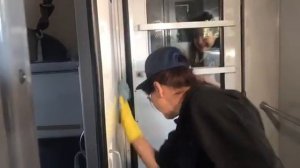 Уборка в вагонах УЗ. 2