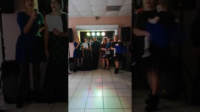 Самая лучшая мама земли песня. Поют Дети маме на 50 летие смотреть онлайн