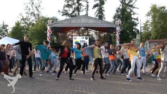 Флешмоб на Крестовском смотреть онлайн