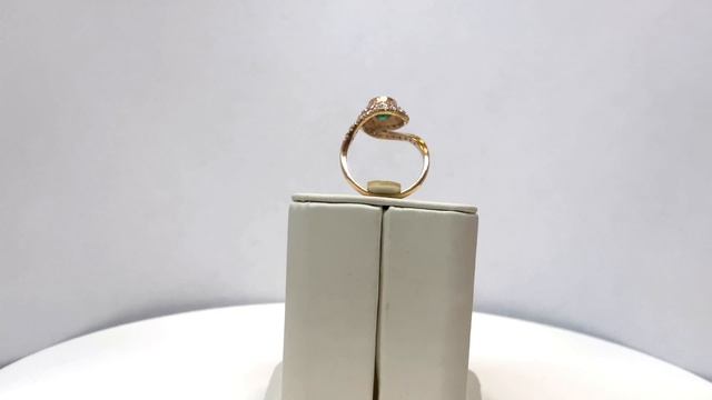 Кольцо с изумрудом и бриллиантами смотреть онлайн