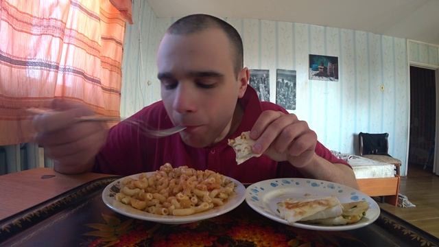 МУКБАНГ МАКАРОНЫ с КОТЛЕТОЙ и ПИРОЖКИ с ЛУКОМ и ЯЙЦОМ  ОБЖОР Еда на камеру ОБЕД #93