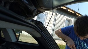 Замена амортизаторов крышки багажника BMW X3 E83...Trunk Shock Absorber Replacement