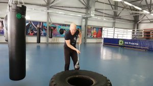 Работа с кувалдой. Упражнение для силы удара