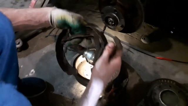 Лада приора замена задних тормозных колодок смотреть онлайн