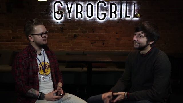 Обзор на GyroGrill | Первый мой Гирос, вытираю рот на камеру.