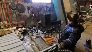 Мангал с элементами холодной ковки.