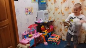 Поющие монстры. Играем мягкими игрушками.