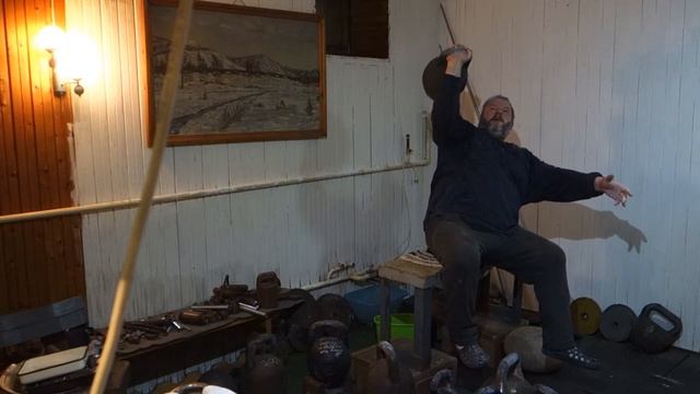 60 В 60!ЖИМ ГИРИ 60 КГ БЕЗ УПОРА НОГАМИ 3 РАЗА 60 AT 60! 60 KG KB PRESS WITHOUT SUPPORT OF LEGS 3 R смотреть онлайн