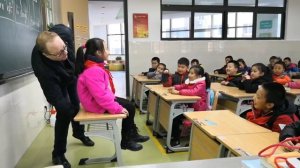 Teaching Directions :  Turn Left / Right/ Go straight - Funny ESL Tutorial for your Class