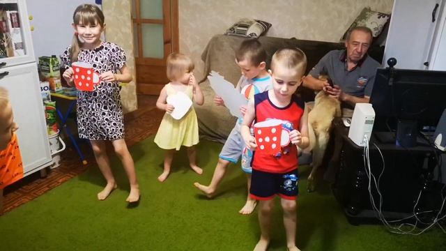 Прошёл год после дома ребёнка | Первый танец малышей ко Дню нашей семьм смотреть онлайн