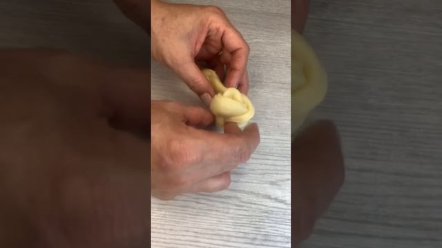 Розочки из дрожжевого теста.Рецепт булочек на канале.