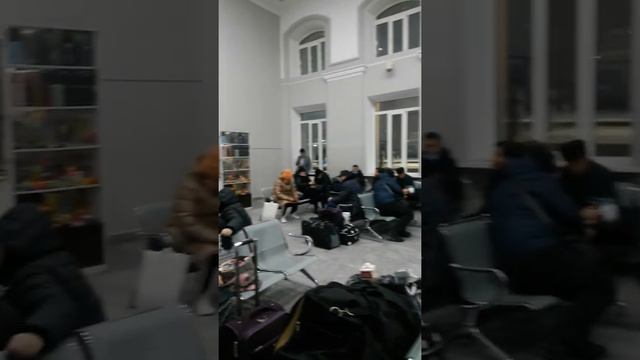 Вокзал Караганды внутри - зал ожидания справа от входа зимой 2021 года