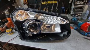 Nissan Qashqai. Замена штатных галогеновых линз на бидиодные двухчиповые линзы Aozoom A6+ BI-LED.