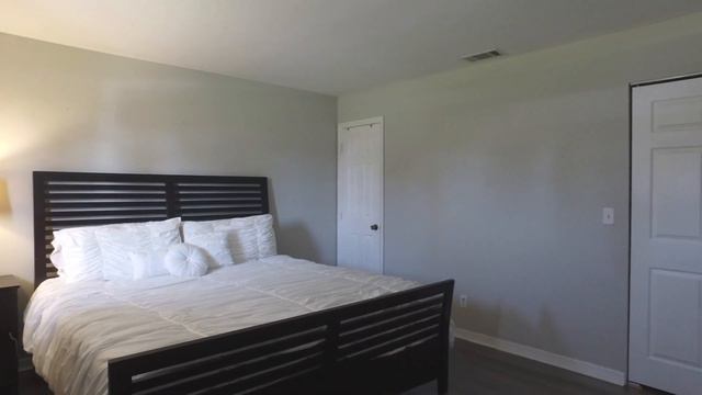 1339 SE Petunia Ave 4K Video смотреть онлайн