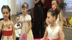 ТАНЕЦ ДЕВОЧЕК НА ВЫПУСКНОМ