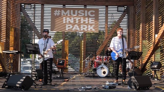 Спать на Потолке - Кот (live в парке) смотреть онлайн