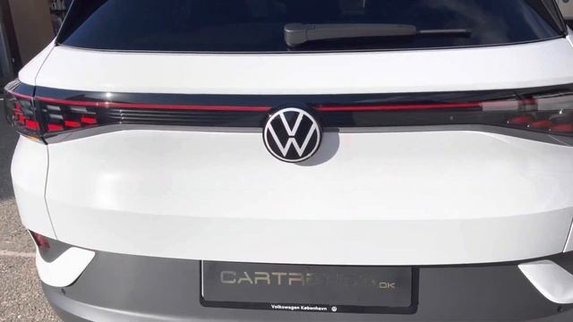 2021 Volkswagen ID4 retrofitted with OEM Swivel tow hitch смотреть онлайн