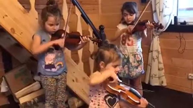 Всем смотреть!Трио скрипачей!!супер!! смотреть онлайн