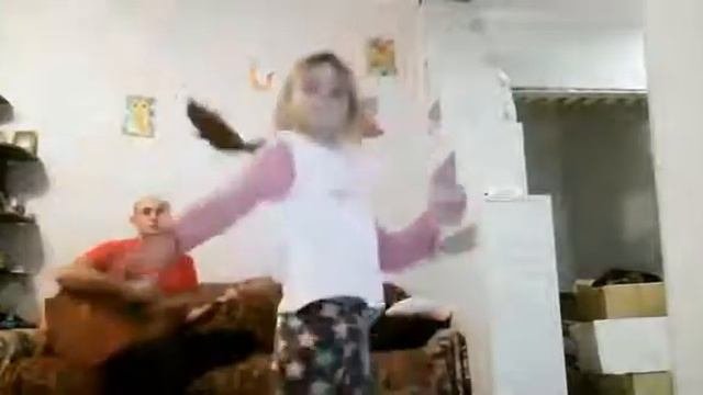 Лера поёт песню юность #юность