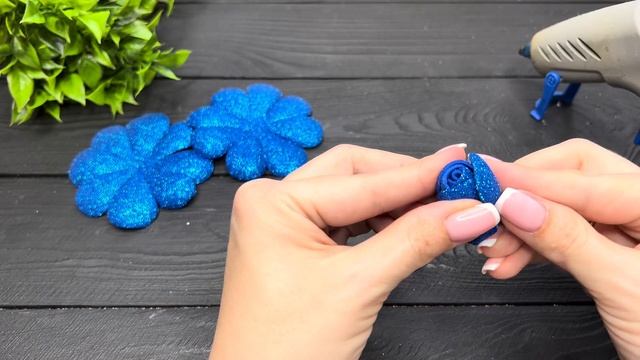 ШИКАРНАЯ роза из глиттерного фоамирана Flores de fomi смотреть онлайн
