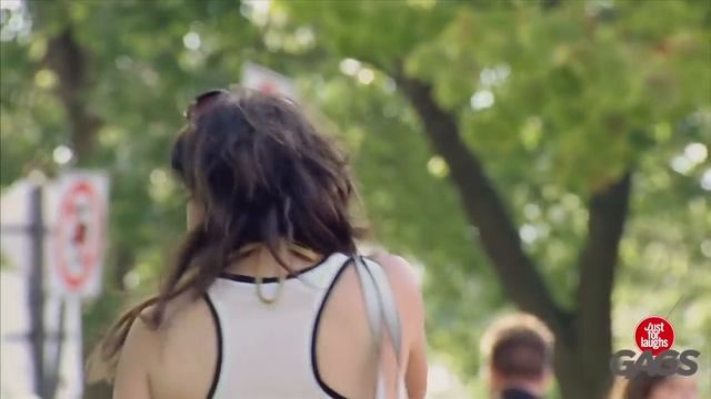 У беременной 10-летней девочки начались роды в парке смотреть онлайн