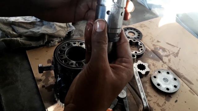 How To Raper Hydraulic Steering Orbital Valve. CATERPILLAR 938G WHEEL LOADER. смотреть онлайн