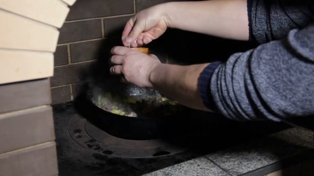Плов из перловки или Перловка с мясом и грибами в казане на костре. Отличный рецепт к 23 февраля!
