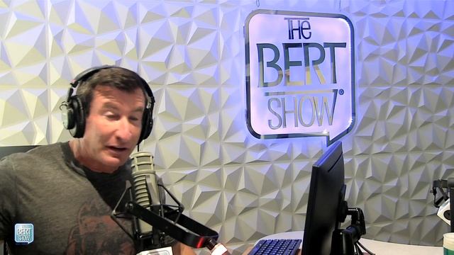 Closure Call: She Moved To Be Close To Her Boyfriend And He Dumped Her! смотреть онлайн