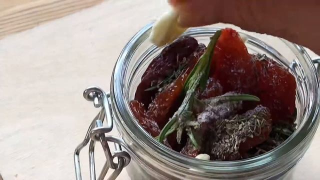 ВЯЛЕНАЯ СЛИВА КРАСНАЯ в ОЛИВКОВОМ МАСЛЕ закуска