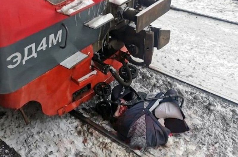 Машинисты смогли остановить электричку перед детской коляской в Балашихе / События на ТВЦ