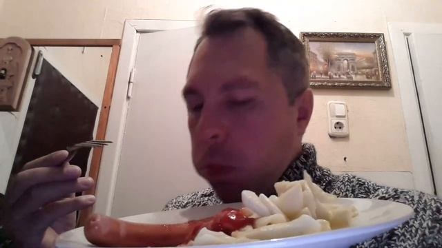 MUKBANG. КУШАЮ МАКАРОНЫ С СОСИСКАМИ. ОБЖОР. смотреть онлайн