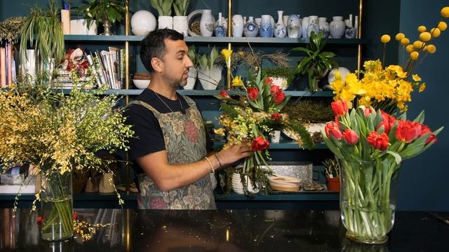 Как работать с тюльпанами. Каркасный букет из весенних цветов. #ДмитрийТуркан #магияфлористики
