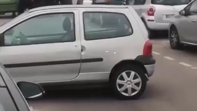 GILET JAUNE ACTE 8 ⚡hallucinant⚡Des CRS tentent de soulever une voiture