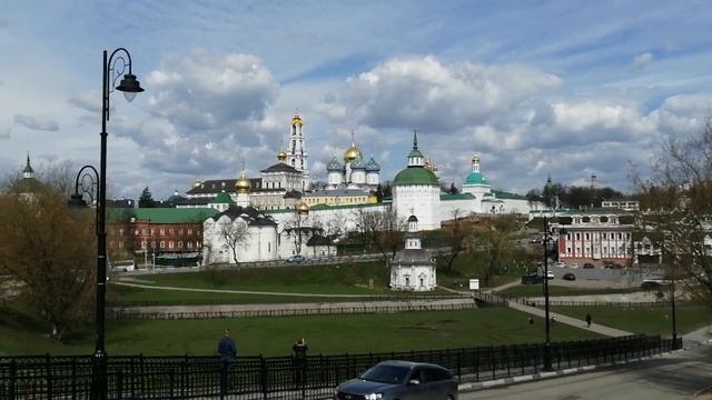 Россия, Сергиев Посад, Свято-Троицкая Сергиева лавра, вид с Блинной горы, 02 мая 2021г. смотреть онлайн