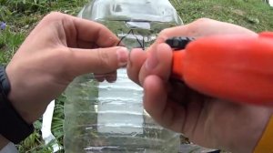 Простой самодельный ручной умывальник из бутылки и шприца Diy поделки