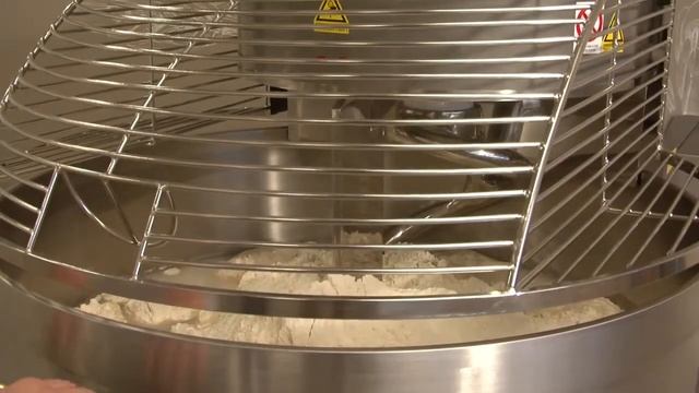 Спиральный тестомес с подкатной дежой Sottoriva EVO смотреть онлайн