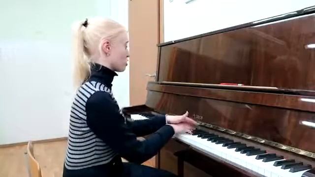 ВОСХОДЯЩИЕ и  НИСХОДЯЩИЕ ИНТЕРВАЛЫ НА СЛУХ. МЕЛОДИЧЕСКИЕ ИНТЕРВАЛЫ СОЛЬФЕДЖИО