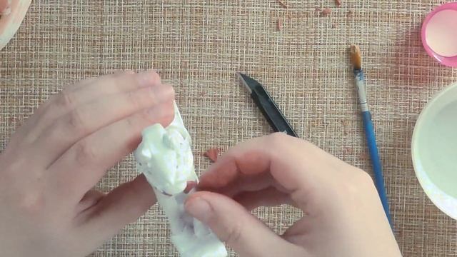 Новогодние лошадки. Процесс создания ёлочных игрушек из пенополистирола и массы для моделирования.
