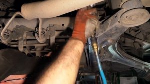 замена задней опоры двигателя (подушки) на Mercedes Vito 638