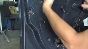 Разбираем дверь на Volkswagen Polo